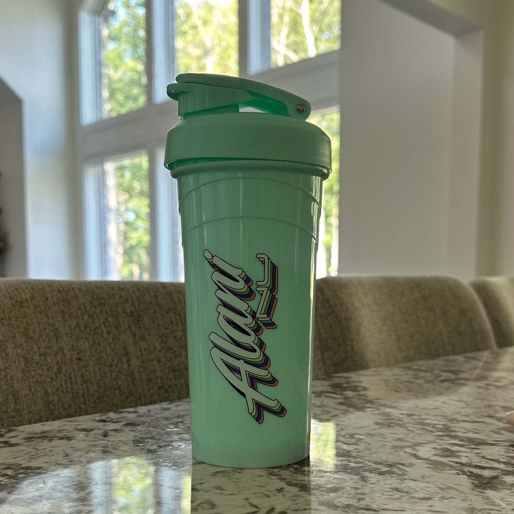 Alani 20oz Aqua Shaker Bottle